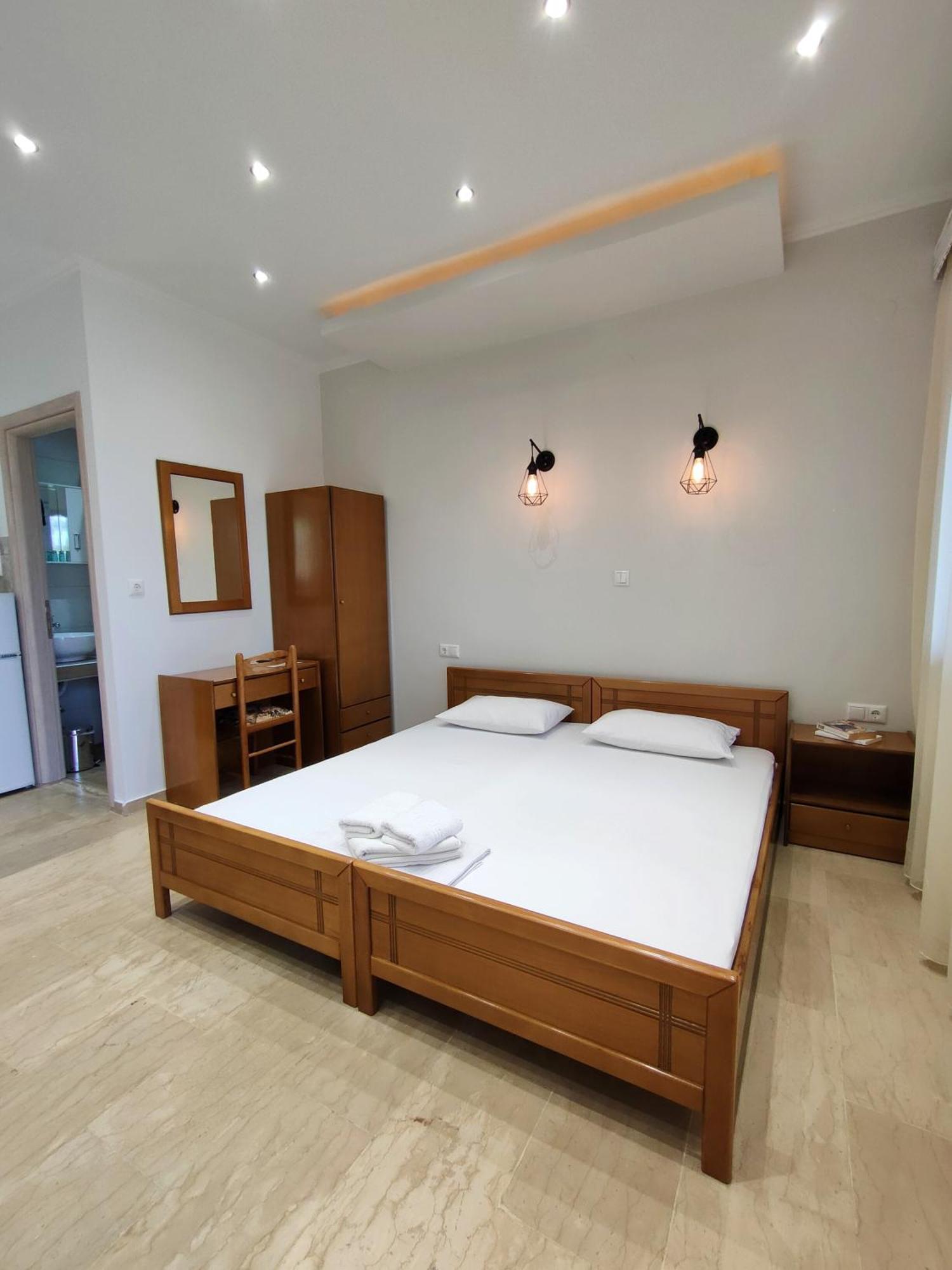 Kapsogeorgis Rooms Koinira Habitación foto